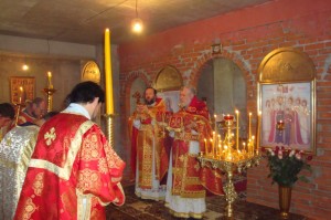 Первая Божественная Литургия в нижнем приделе св. Царя Николая II
